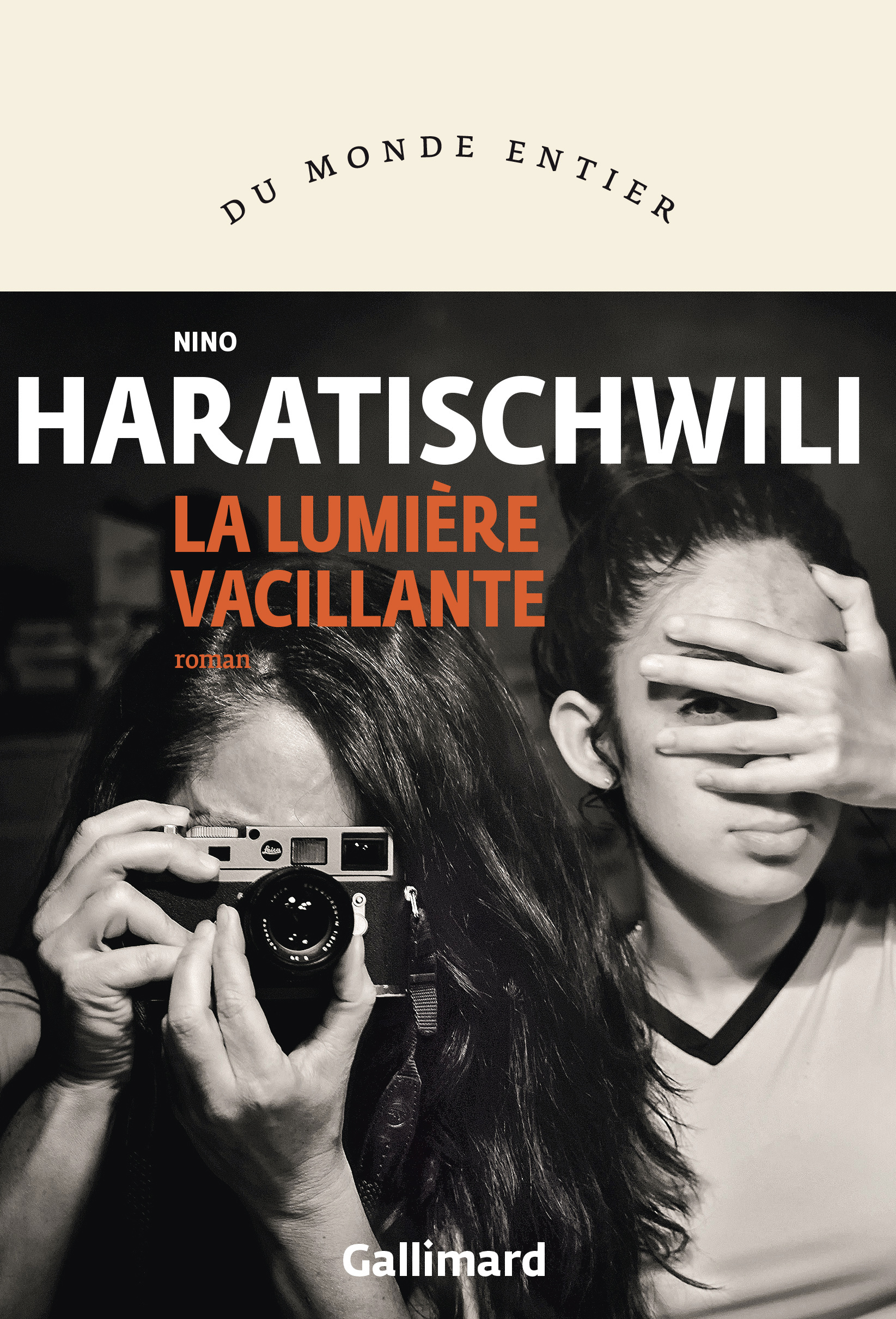 La lumière vacillante - Nino Haratischwili, Barbara Fontaine - GALLIMARD