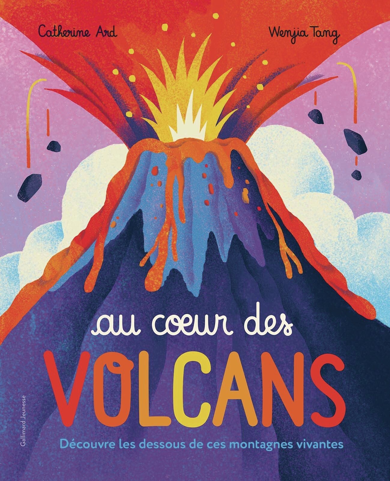 Au coeur des volcans -  CATHERINE ARD, Catherine Ard, Wenjia Tang, Sophie Lecoq - GALLIMARD JEUNE